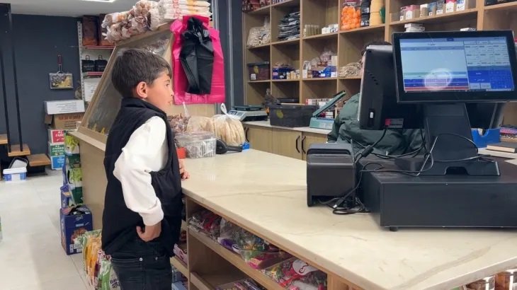 قابض اسرائیلی فوج کی المغیر پر چڑھائی، کمسن فلسطینی بچے کی گرفتاری کے بعد اس پر بدترین تشدد